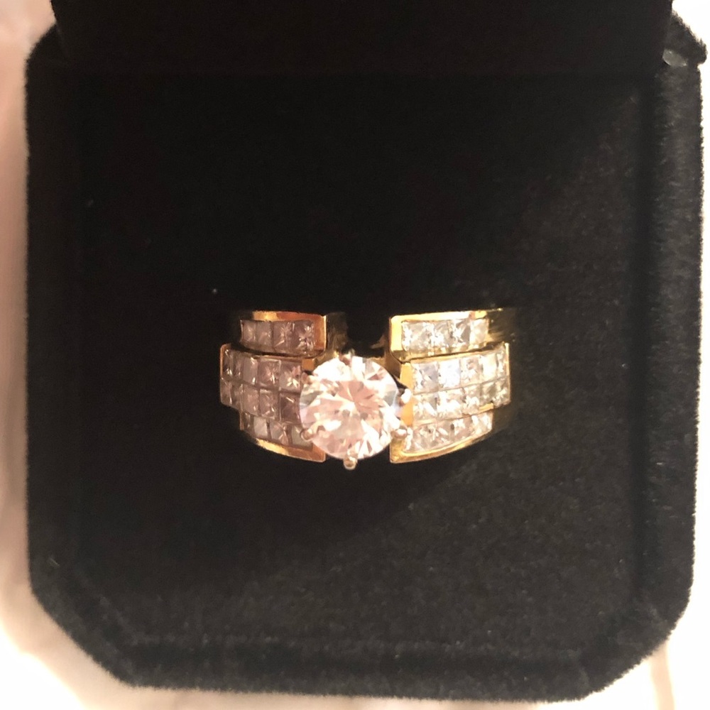 Gorgeous Diamond & Cubic Zirconia Wedding / Engagement Ring